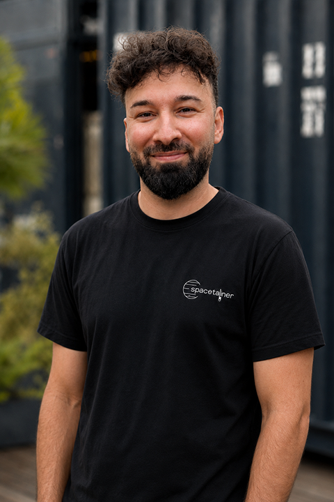 Über uns portrait oktay Önder